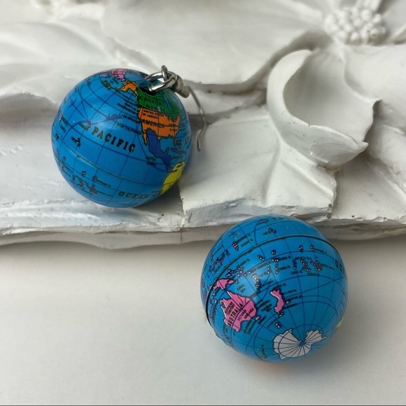 Vintage World Globe Dangle Earrings - Picture 6 of 7